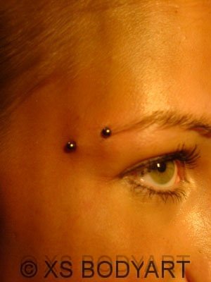 Augenbrauen Piercing
